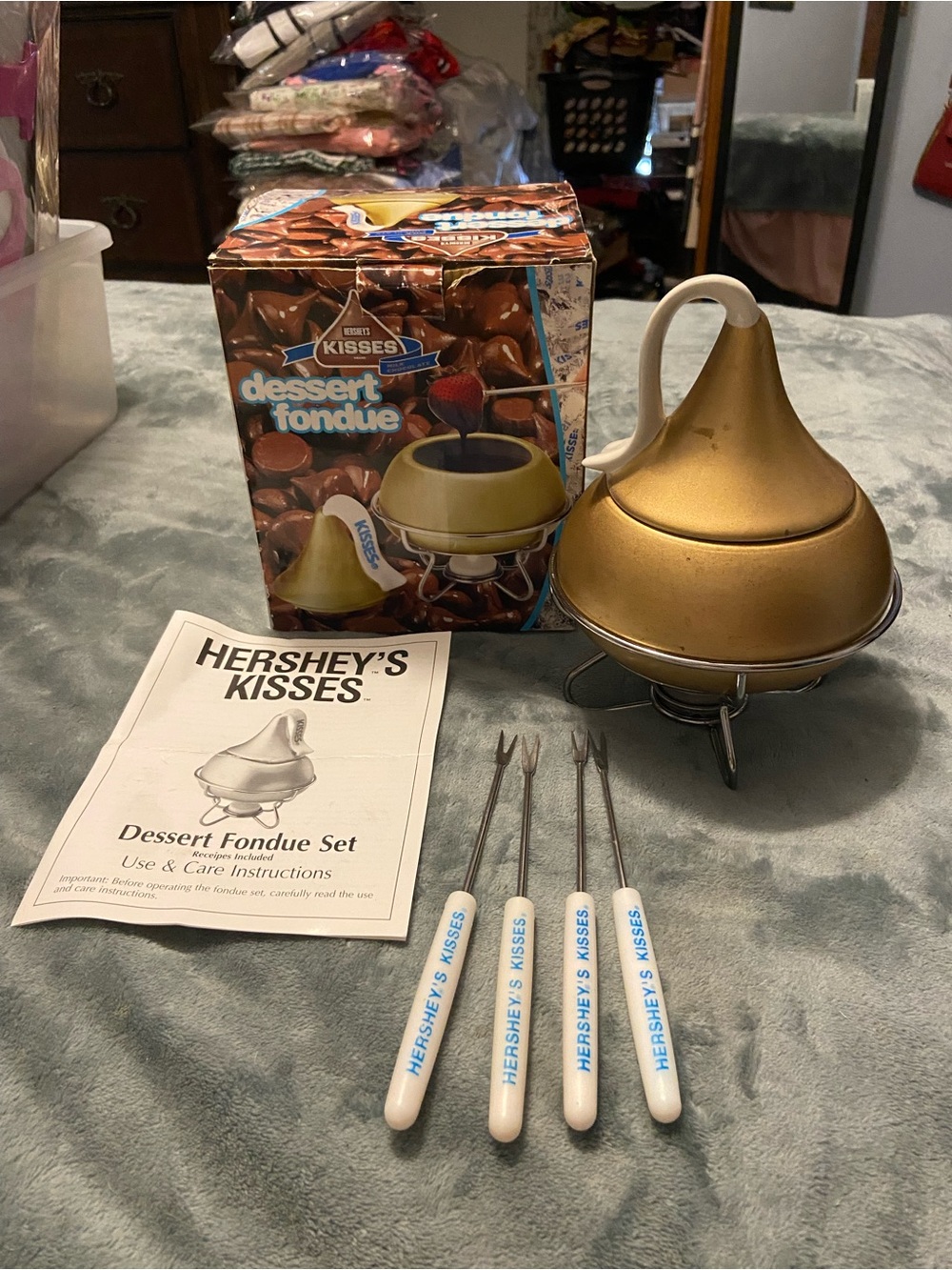 Hershey's Kisses Gold Dessert Fondue Set